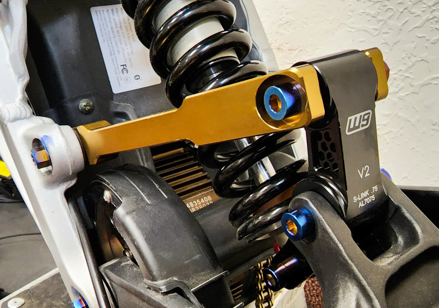 triangle linkage titanium bolts for surron lbx